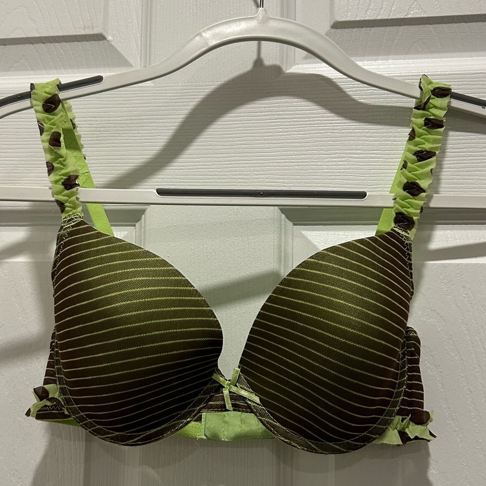 🛍️6/$25! NWOT Cute green and brown frilly polka dot bra | 36B